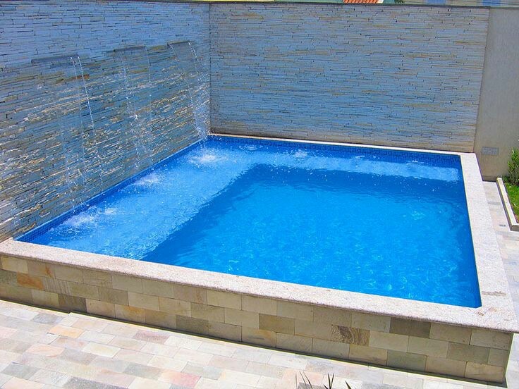 38 – Área de lazer com piscina em fibra de vidro com nível