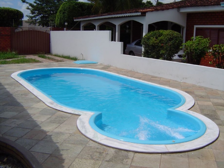 Piscina de Fibra [Vantagens, Desvantagens e 65 modelos lindos]