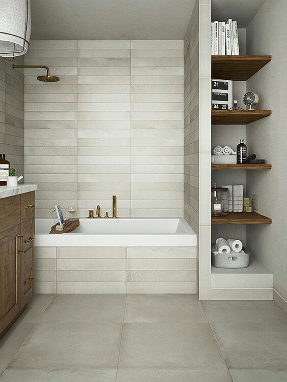 61. Banheiro clean com banheira tradicional moderna com chuveiro integrado.